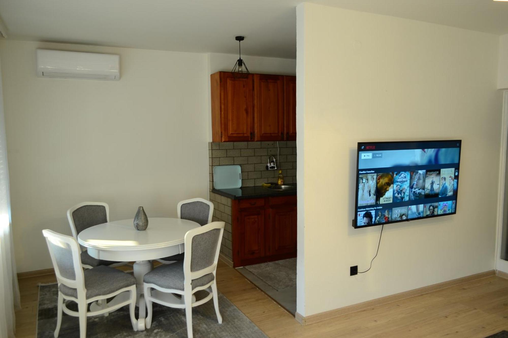 Spacious And Modern Apartment In Town Center Konjic Kültér fotó