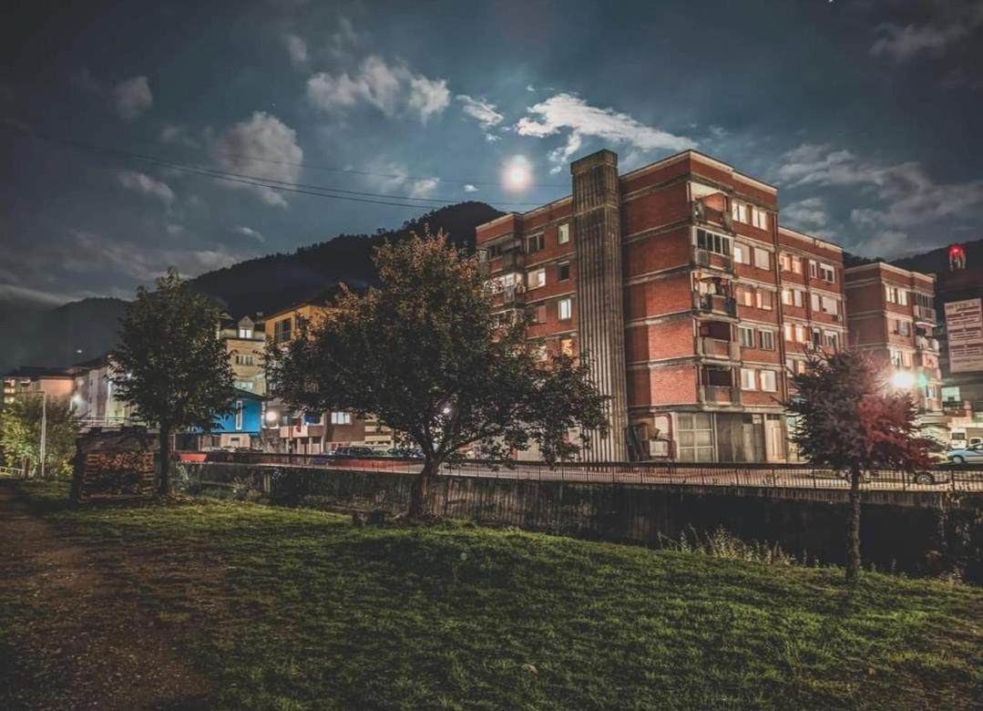 Spacious And Modern Apartment In Town Center Konjic Kültér fotó