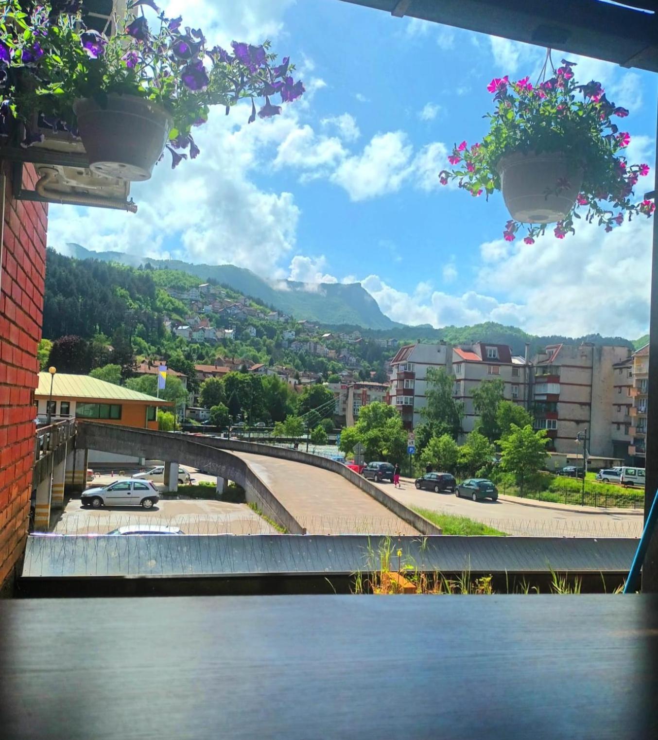 Spacious And Modern Apartment In Town Center Konjic Kültér fotó